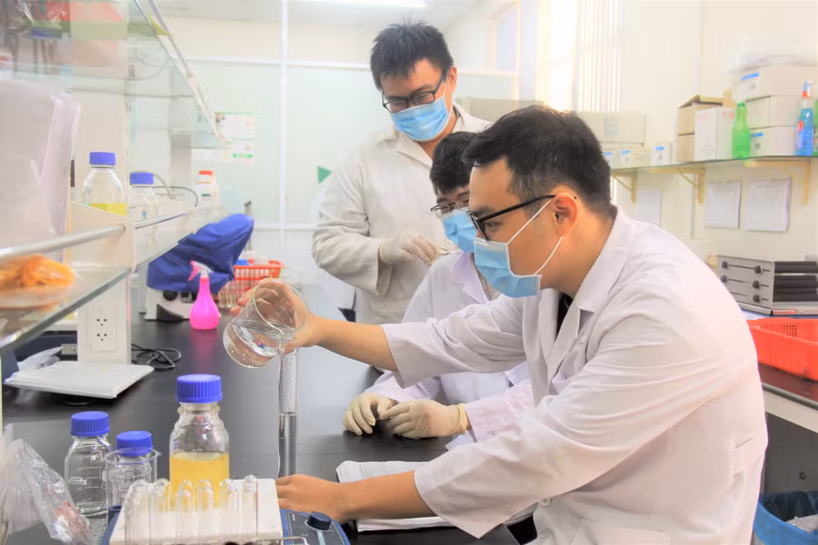 Hoạt động nghiên cứu khoa học tại Đại học Quốc gia TPHCM. Ảnh: IU