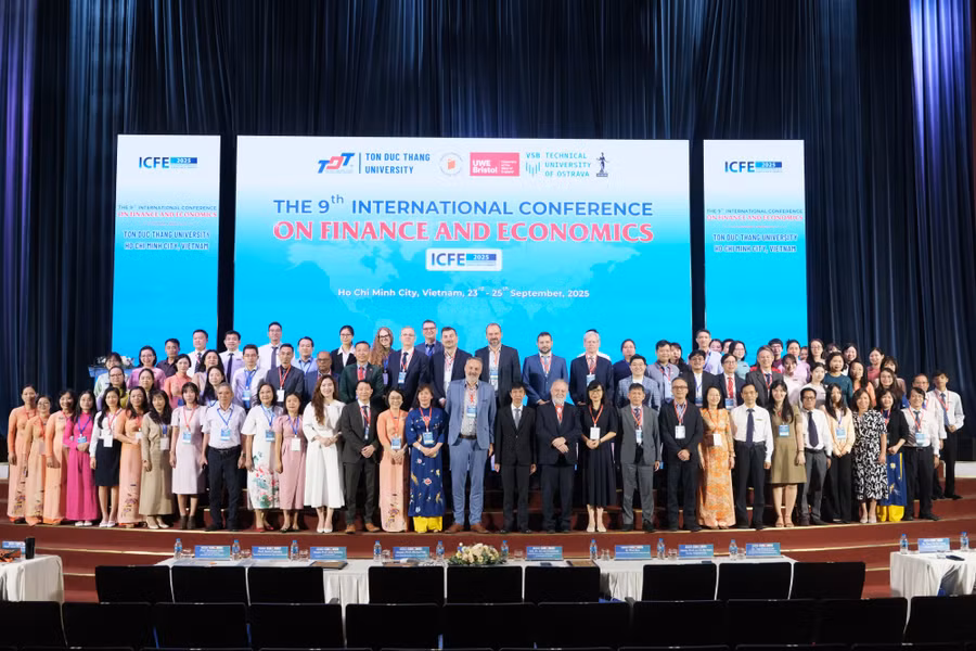 Các học giả, nhà khoa học và đại biểu dự Hội thảo quốc tế lần thứ 9 về Tài chính và Kinh tế (ICFE 2025).