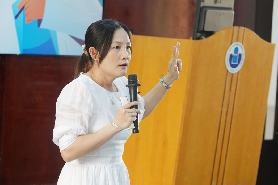 TS Trần Thanh Tú, Giảng viên Khoa Kỹ thuật Hóa học và Môi trường, Trường Đại học Quốc tế với chuyên đề với chuyên đề "Thanh niên Việt Nam ứng phó với Biến đổi khí hậu" dsc03605.jpg