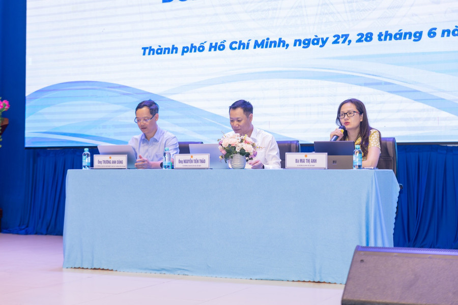 Phiên thảo luận tại buổi tập huấn sáng 27/6. phien-thao-luan.jpg