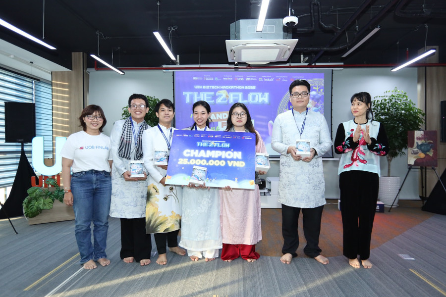 Giải quán quân thuộc về đội Heritech. Ảnh: UEH giai-nhat.jpg