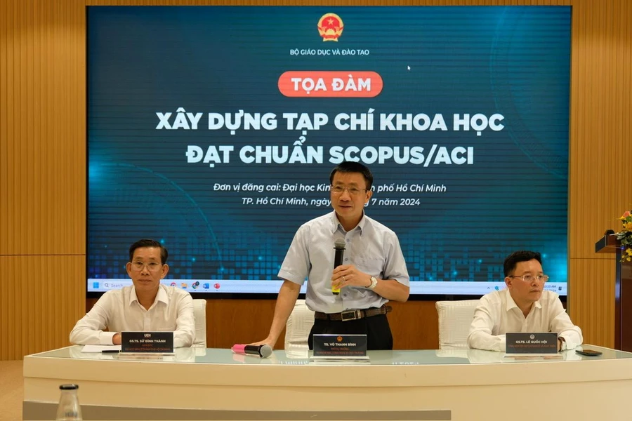 Tọa đàm "Xây dựng tạp chí khoa học đạt chuẩn Scopus/ACI" tại Đại học Kinh tế TPHCM ngày 15/7. (Ảnh: Mạnh Tùng)