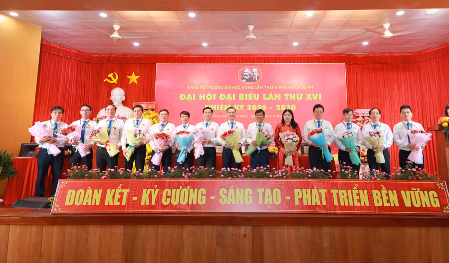 Ban Chấp hành Đảng bộ nhiệm kỳ 2025 - 2030 của Trường Đại học Nông Lâm TPHCM. 