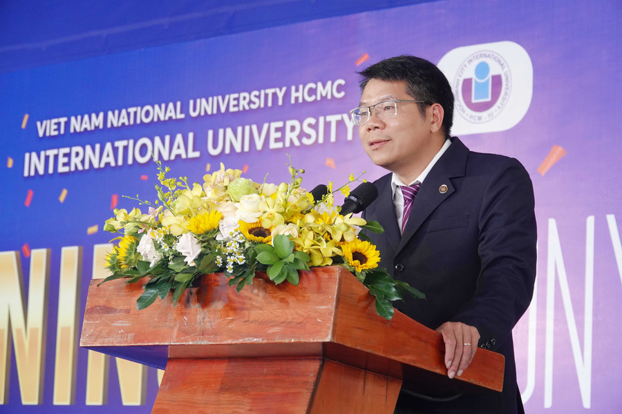 PGS.TS Lê Văn Thăng, Hiệu trưởng Trường Đại học Quốc tế phát biểu tại lễ khai giảng. ht.jpg