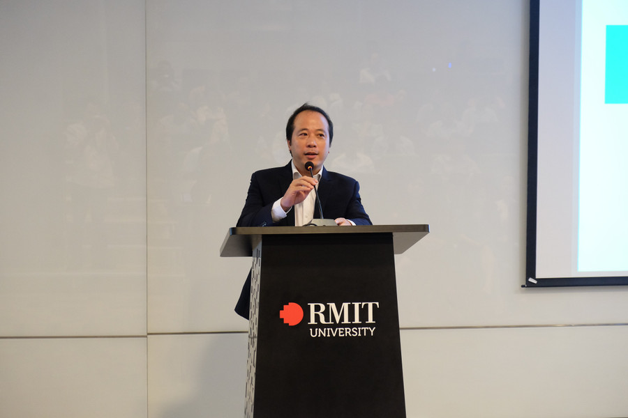 GS.TS Nguyễn Trung Kiên – Phó Hiệu trưởng Trường Đại học Công nghệ TPHCM (HUTECH) tham luận tại hội thảo. Ảnh: Mạnh Tùng dscf0015.jpg