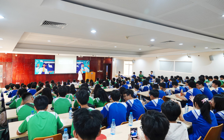 Chương trình số tháng 10 thu hút hơn 170 học sinh Trường THPT Lê Quý Đôn Chương trình số tháng 10 thu hút hơn 170 học sinh Trường THPT Lê Quý Đôn