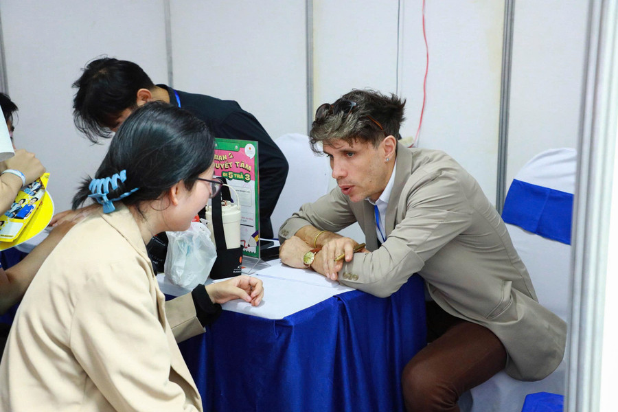 Ulaw Career Day 2025 thu hút 20 đơn vị tham gia thuộc đa dạng các lĩnh vực nghề nghiệp. Ảnh: ULAW 3.jpg