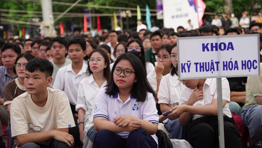 Tân sinh viên khóa 2024 tại lễ khai giảng Trường Đại học Bách khoa - Đại học Quốc gia TPHCM. (Ảnh: Lê Nam)