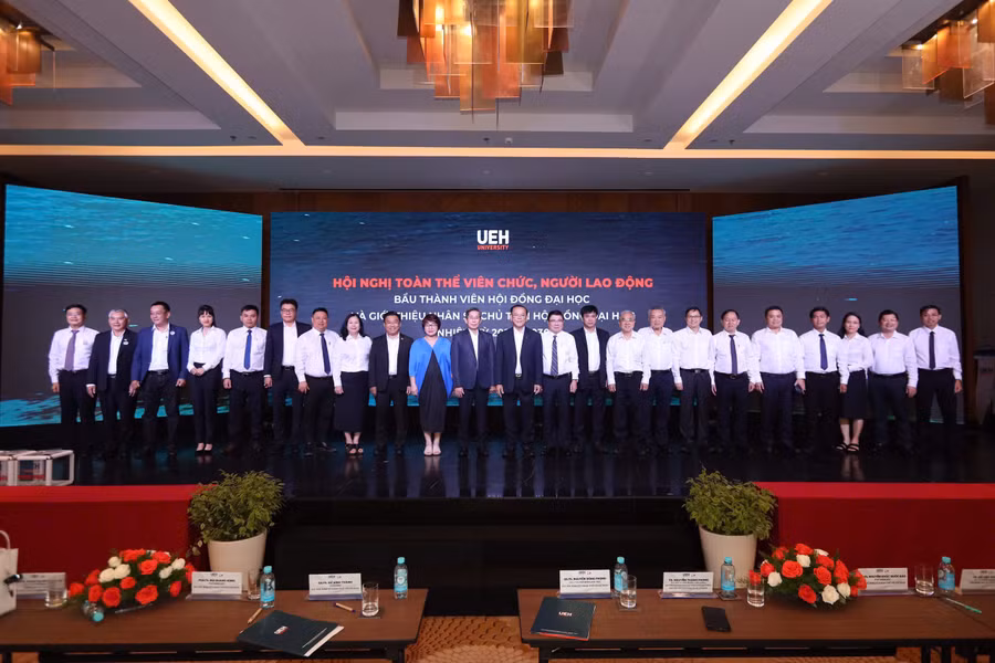 hoi-dong-dai-hoc-dai-hoc-kinh-te-thanh-pho-ho-chi-minh-ueh-nhiem-ky-2025-2030.jpg