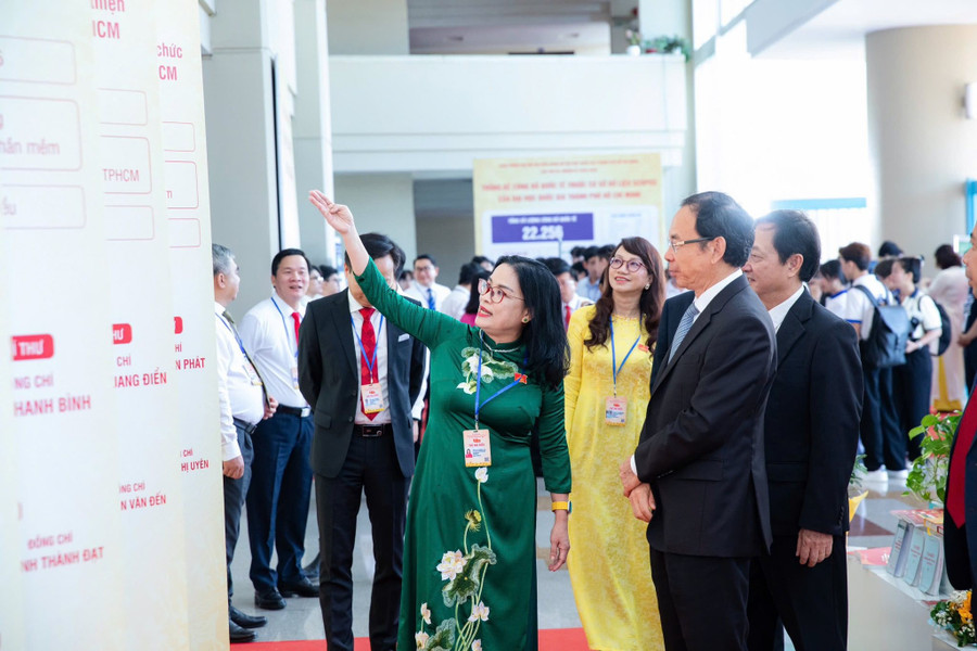 Mr. Nguyen Van Nen, Politburo member, Secretary of the Ho Chi Minh City Party Committee attended the congress. Photo: VNU-HCM dai-hoi.jpg