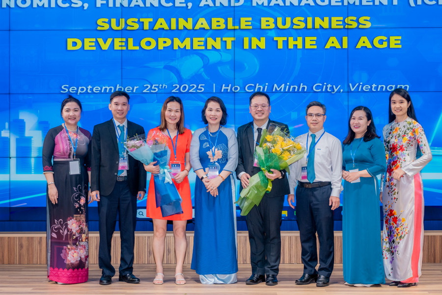Ban tổ chức tri ân đến các diễn giả, nhà khoa học tiêu biểu tại ICEFM 2025. dscf4964.jpg