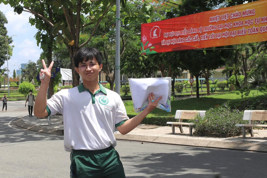 Theo quy định của Bộ GD&ĐT, thí sinh cần đăng ký nguyện vọng xét tuyển trên Hệ thống tuyển sinh quốc gia trong thời gian quy định. ts.jpg