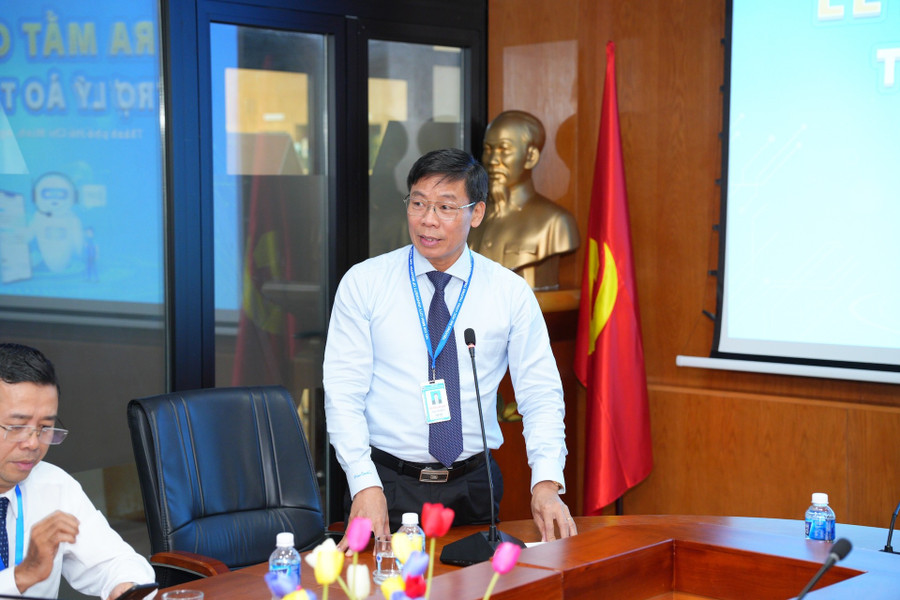 PGS.TS Nguyễn Xuân Hoàn, Hiệu trưởng Trường Đại học Công Thương TPHCM nói về các tiện ích của HUIT Chatbot AI. Ảnh: V.V a7402642.jpg