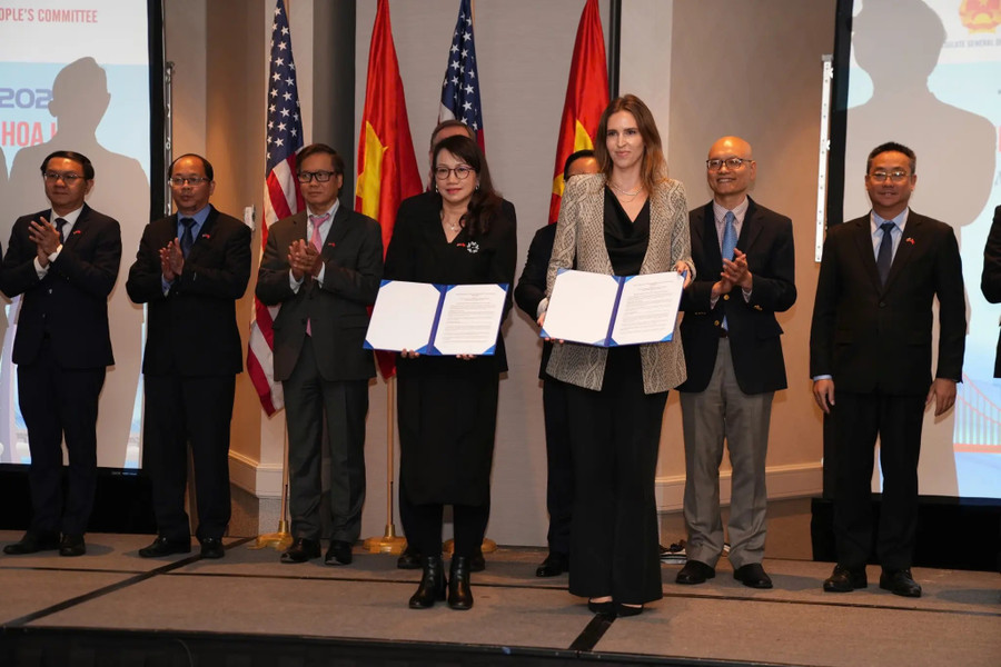 L'Université nationale d'Ho Chi Minh-Ville et l'Université d'État de l'Arizona (ASU) ont signé un protocole d'accord (MoU). asu.jpg