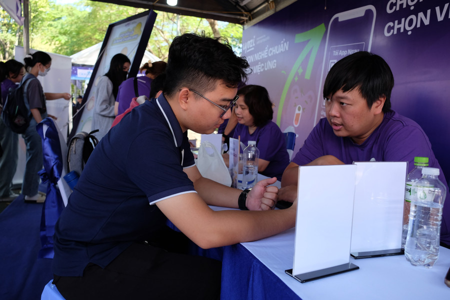 Ngày hội thu hút gần 40 doanh nghiệp tham gia với các gian hàng. dscf0010-2.jpg