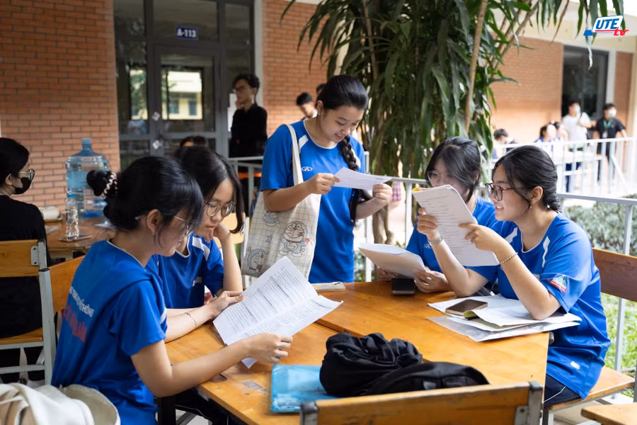 Thí sinh dự thi đánh giá năng lực do Đại học Quốc gia TPHCM tổ chức. Ảnh: HCMUTE