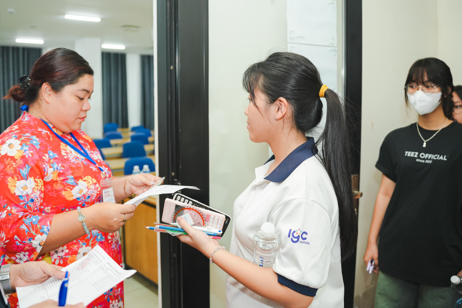 Nhiều thí sinh cho biết dự thi đánh giá năng lực của Đại học Quốc gia TP HCM lần thứ hai để cải thiện điểm số, tăng cơ hội vào ngành có tính cạnh tranh cao. a7409931.jpg