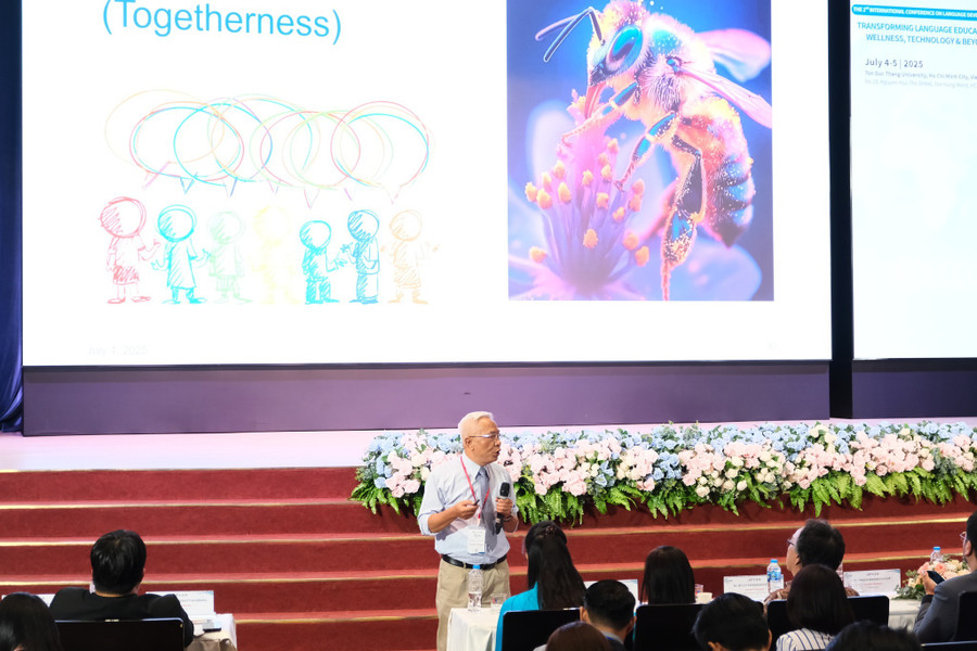 PGS.TS Lê Văn Canh (Trường Đại học Công nghiệp TPHCM) trình bày tham luận. 2.jpg