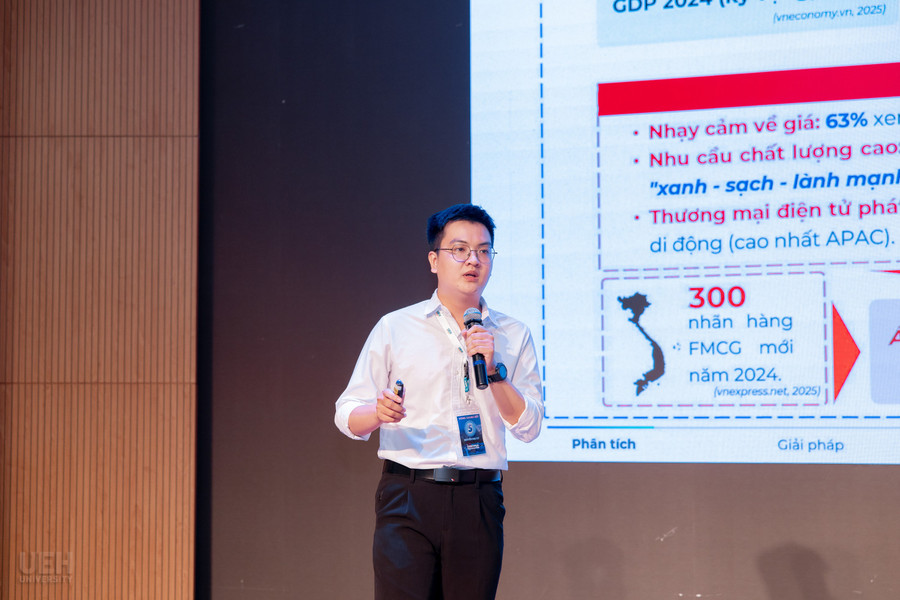 Thí sinh trình bày ý tưởng, dự án tại chung kết cuộc thi "Chinh phục nhà tuyển dụng 2025". chinh-phuc-2.jpg