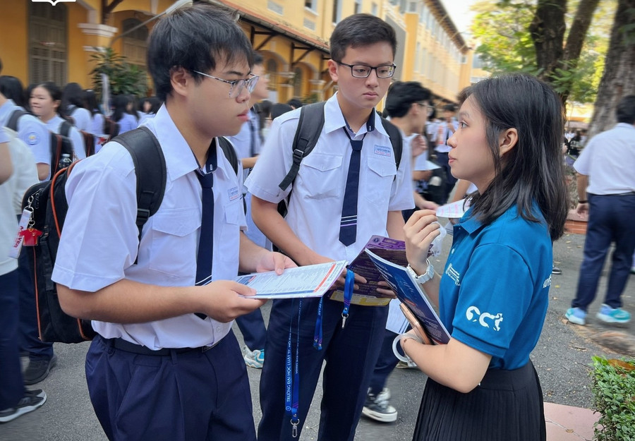 Hoạt động tư vấn tuyển sinh năm 2026 của Trường Đại học Kinh tế - Luật (UEL).