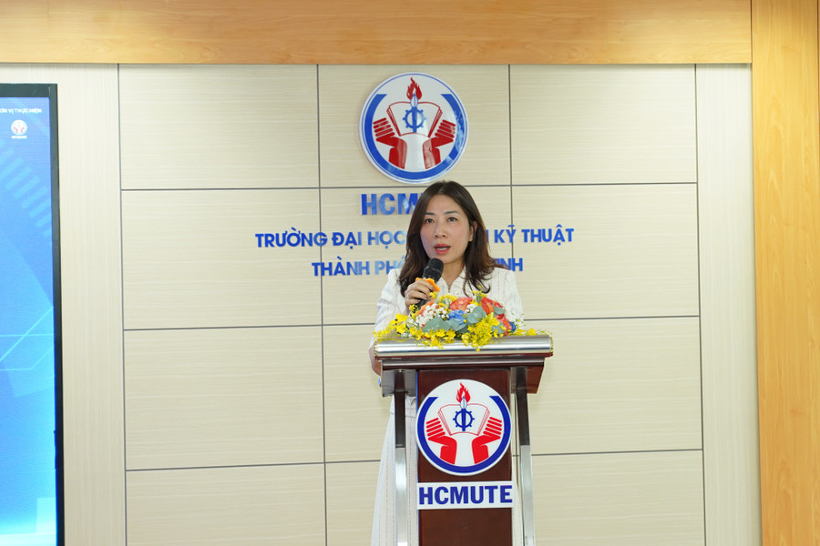 Bà Lê Thị Hằng - Phó Cục trưởng Cục Giáo dục nghề nghiệp và Giáo dục thường xuyên phát biểu tại hội thảo. Ảnh: HCMUTE