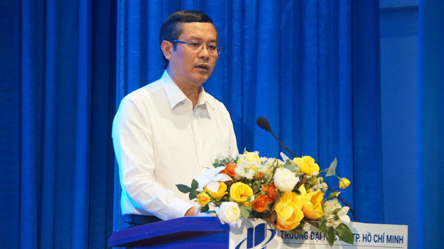 Thứ trưởng Bộ GD&ĐT Nguyễn Văn Phúc phát biểu kết luận hội thảo. Ảnh: Mạnh Tùng thu-truong-nguyen-van-phuc.jpg