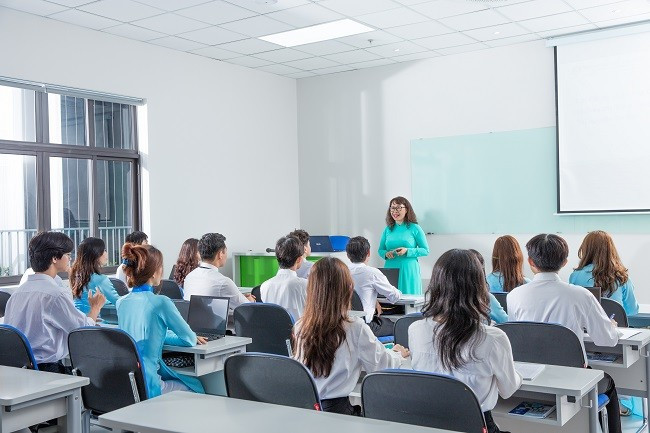 مساحة التعلم في جامعة فان هين. hoc-tap-van-hien.jpg