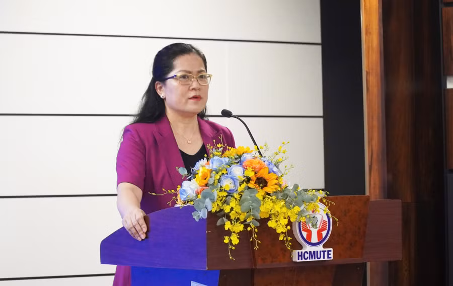 Thứ trưởng Bộ GD&ĐT Nguyễn Thị Kim Chi phát biểu khai mạc hội thảo. Ảnh: Mạnh Tùng