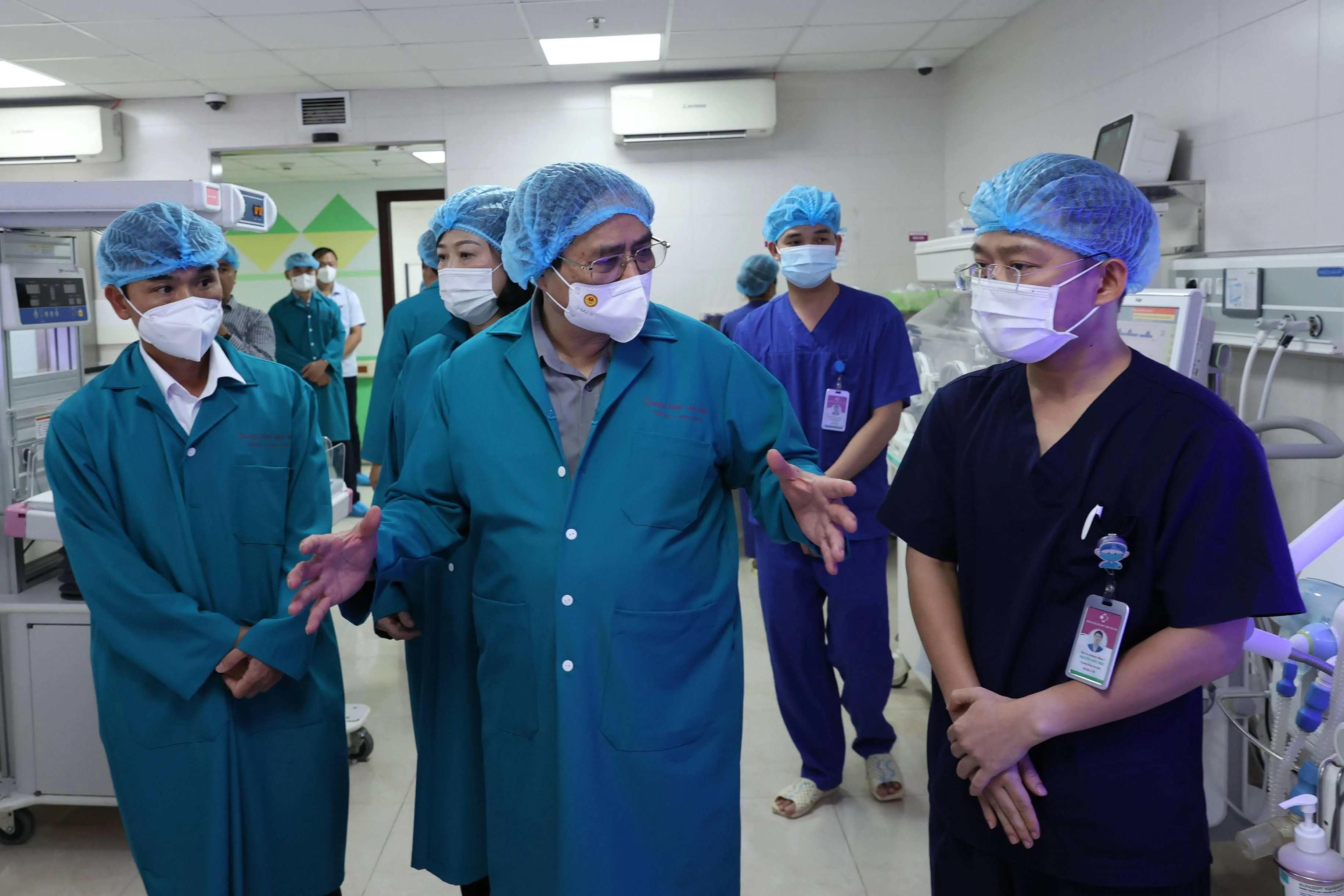 Thủ tướng đánh giá hoạt động của bệnh viện rất có ý nghĩa, góp phần chăm sóc, bảo vệ sức khỏe người dân. Ảnh: Thế Đại