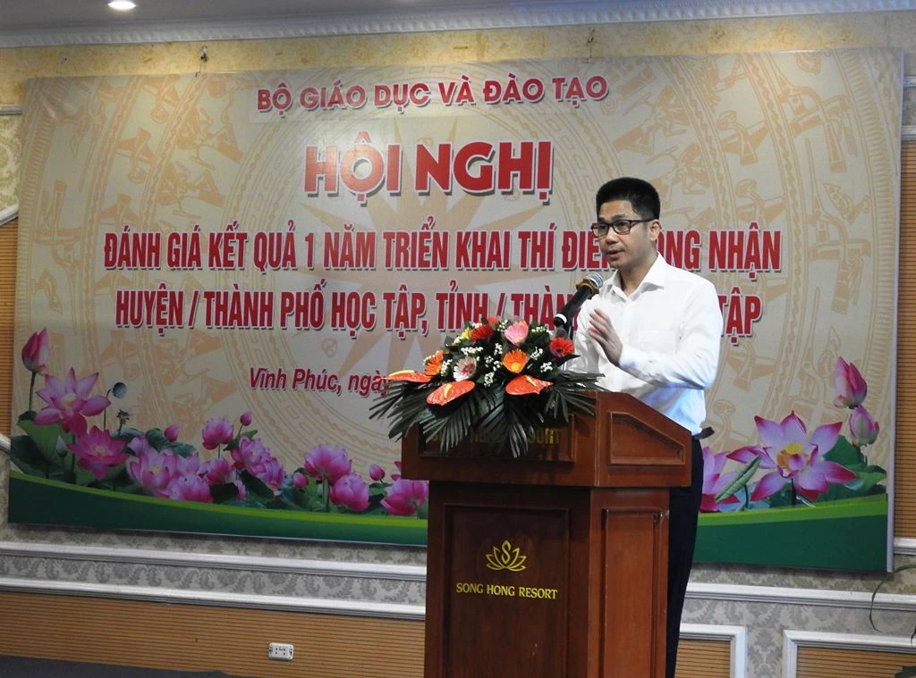 Ông Nguyễn Xuân Thủy – Phó Vụ trưởng Vụ Giáo dục thường xuyên đã báo cáo tóm tắt kết quả tại hội nghị.