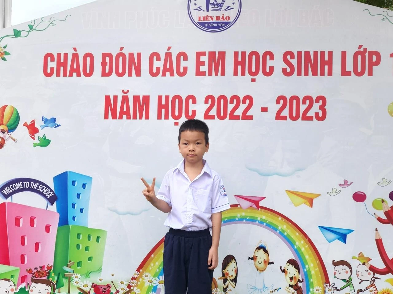 Em Trần Quang Anh dự lễ khai giảng đầu tiên tại Trường TH Liên Bảo, Vĩnh Yên