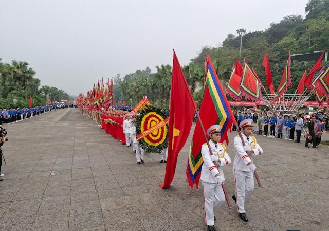 Lễ dâng hương tưởng niệm các Vua Hùng trang nghiêm, thành kính. Lễ dâng hương tưởng niệm các Vua Hùng trang nghiêm, thành kính.