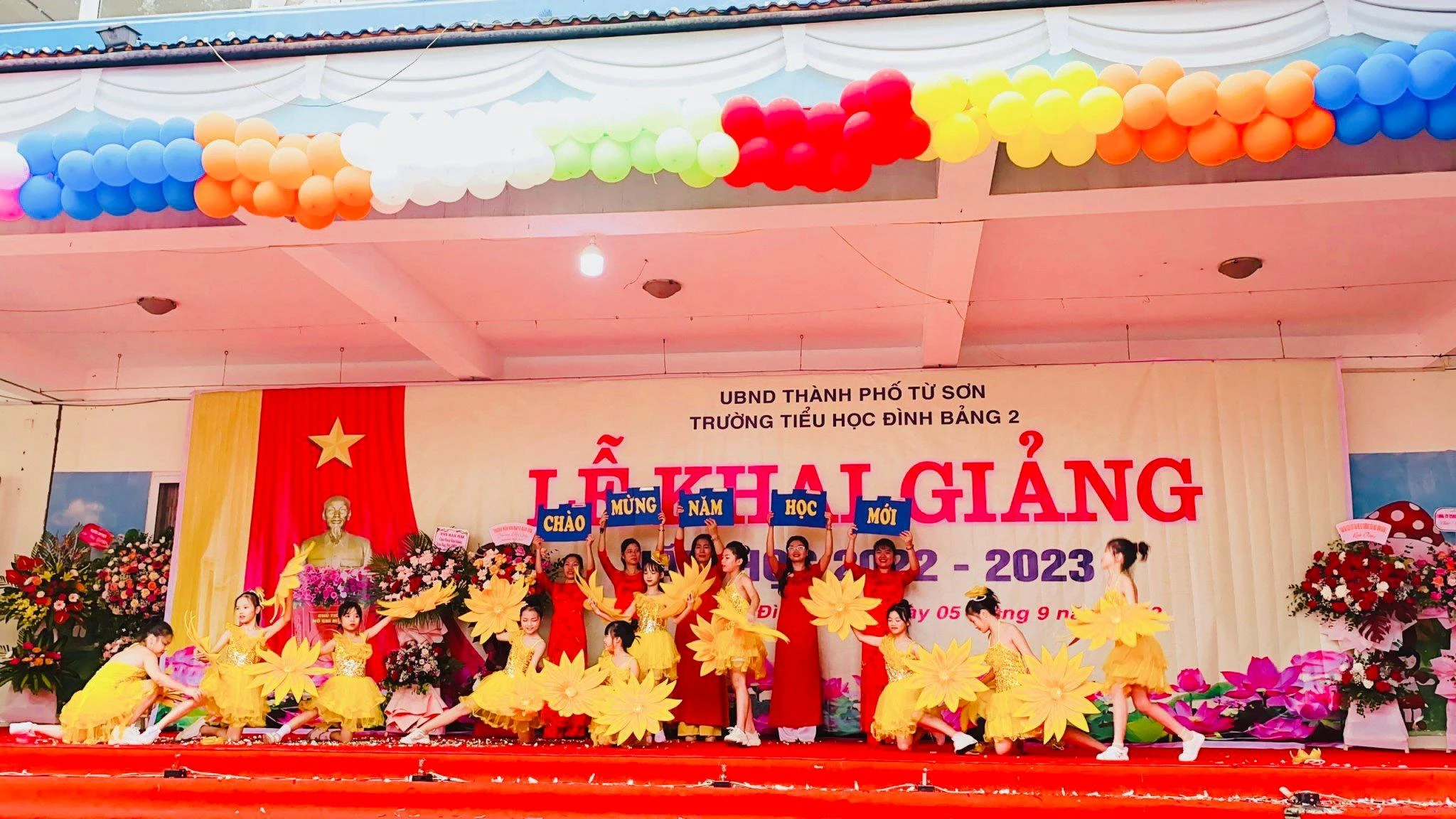 Học sinh trường Tiểu học Đình Bảng số 2 (thành phố Từ Sơn) hân hoan chào mừng năm học mới.