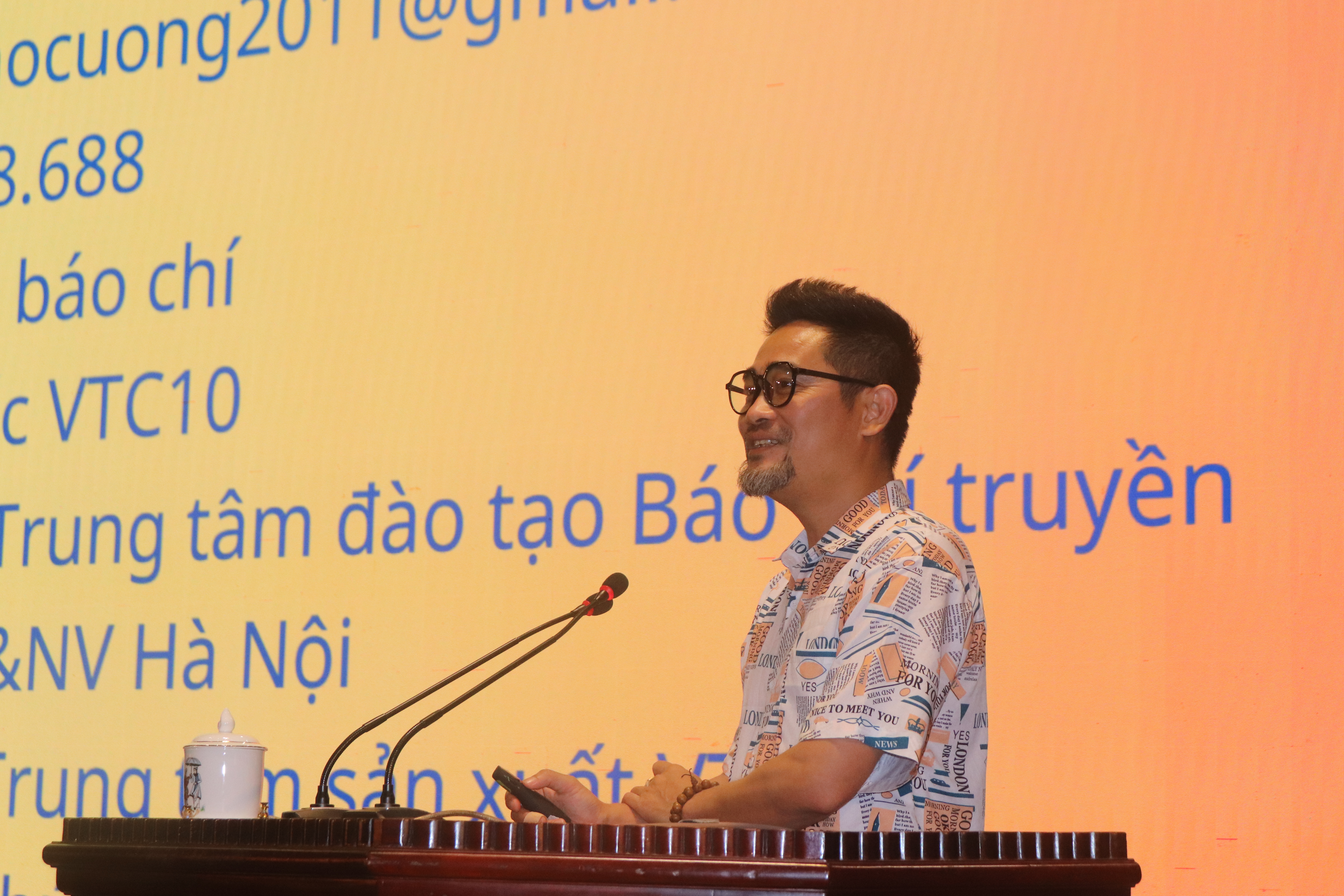 ThS Nguyễn Cao Cường chia sẻ, trao đổi với thầy cô giáo tại Hội nghị.