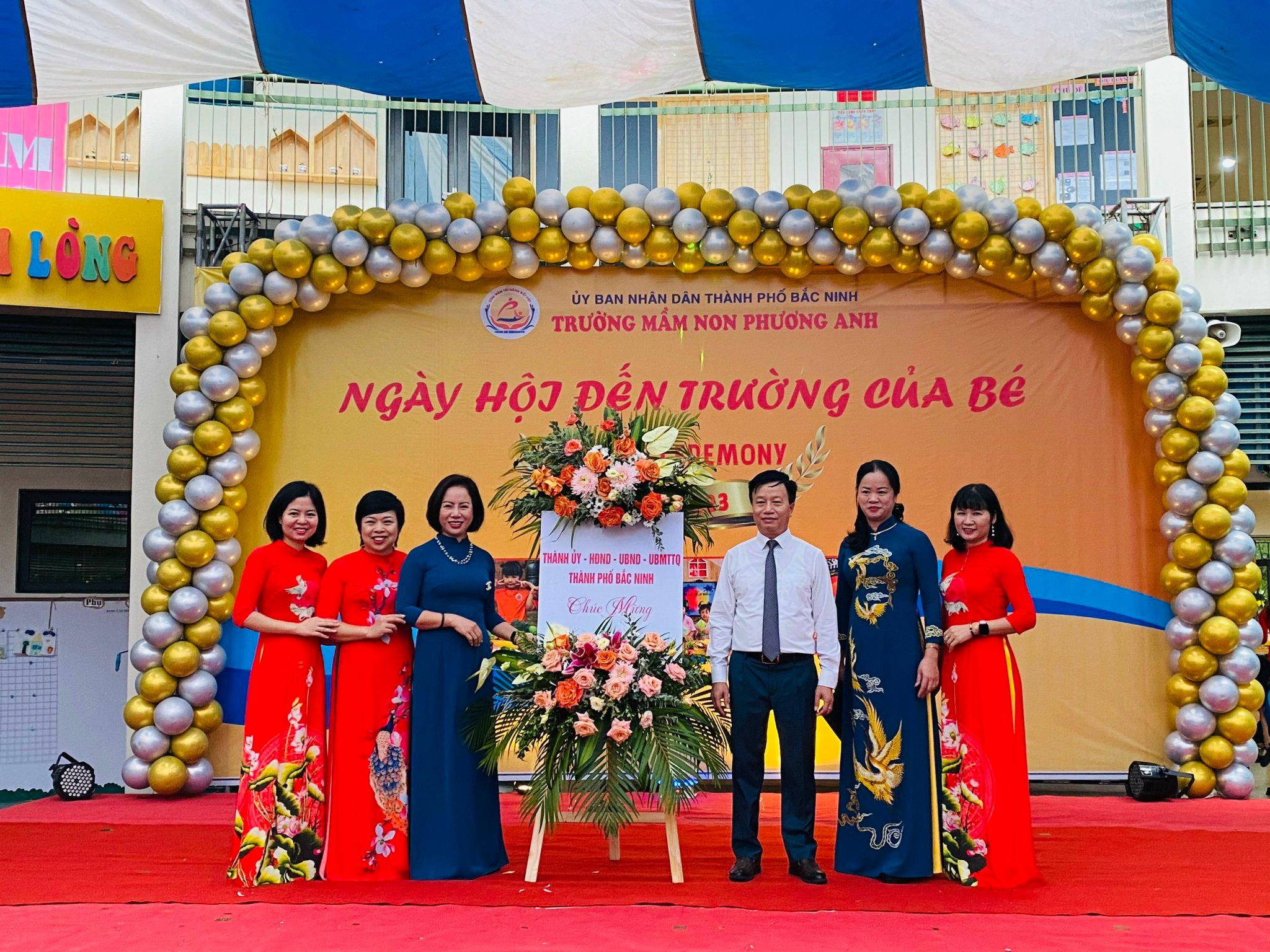 Lãnh đạo thành phố Bắc Ninh dự và chia vui chúc mừng Trường Mầm non Phương Anh ngày khai giảng năm học mới. Lãnh đạo thành phố Bắc Ninh dự và chia vui chúc mừng Trường Mầm non Phương Anh ngày khai giảng năm học mới.