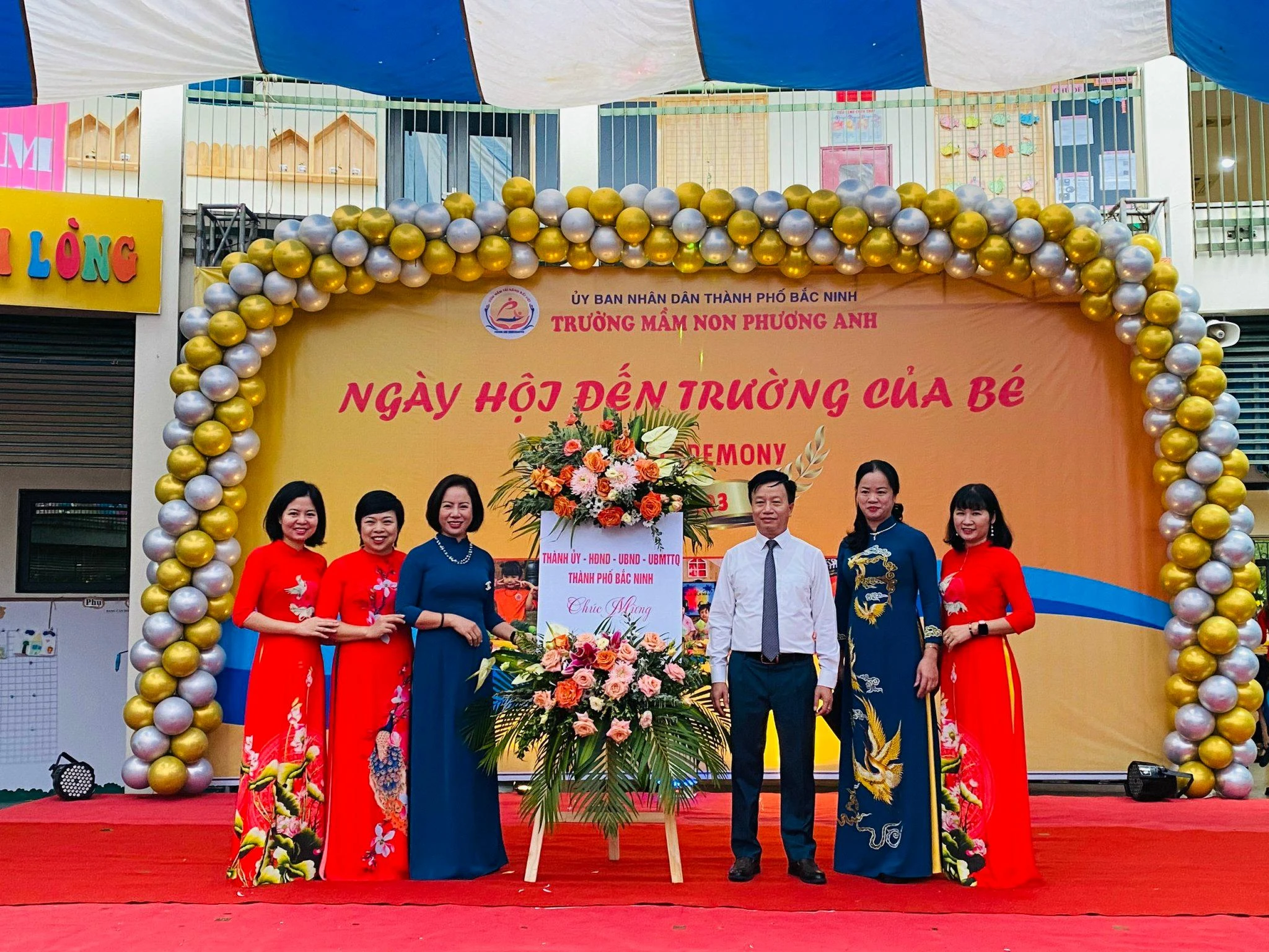 Lãnh đạo thành phố Bắc Ninh dự và chia vui chúc mừng Trường Mầm non Phương Anh ngày khai giảng năm học mới.