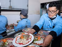 Sinh viên Trường Trung cấp Việt Giao trong giờ thực hành. Ảnh: NTCC