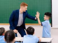 Giờ học tiếng Anh tại Ban Mai School. Ảnh: NTCC