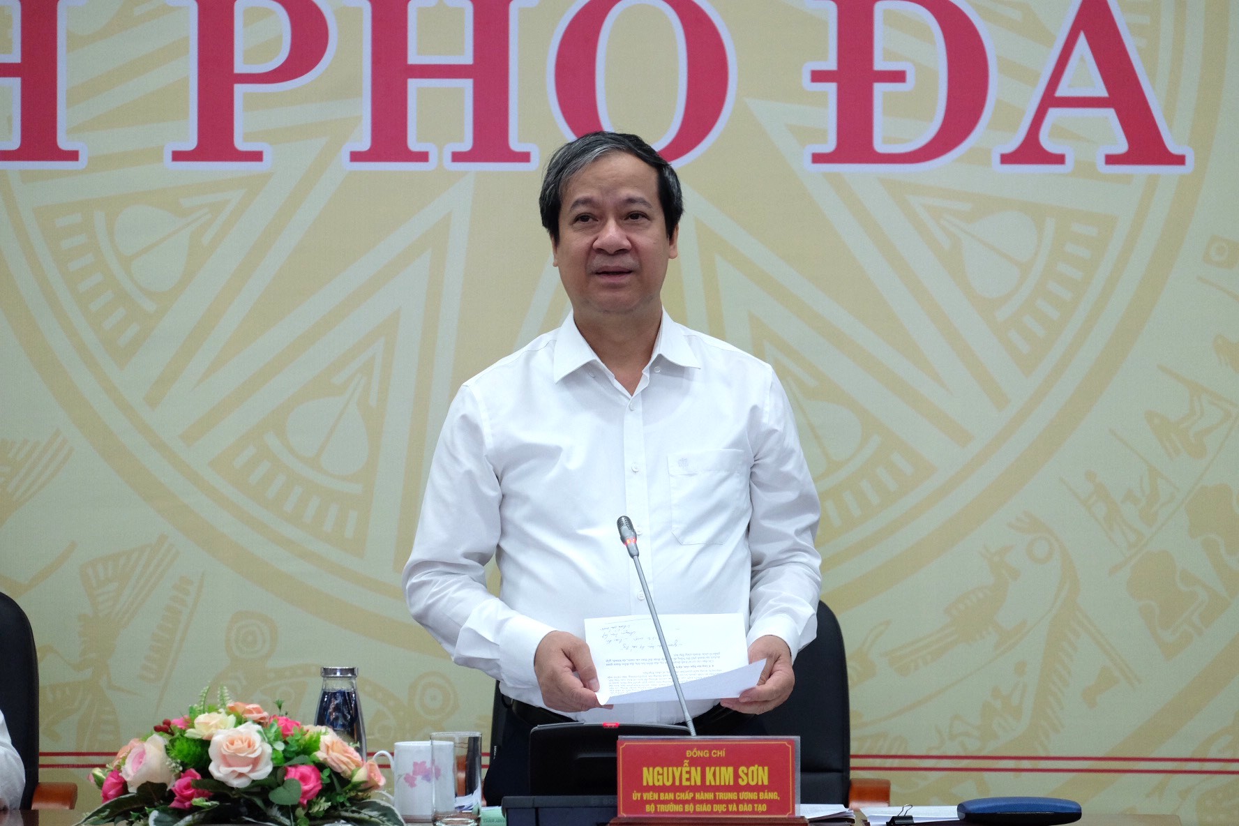 Bộ trưởng Bộ GD&ĐT Nguyễn Kim Sơn phát biểu tại buổi làm việc. Bộ trưởng Bộ GD&ĐT Nguyễn Kim Sơn phát biểu tại buổi làm việc.