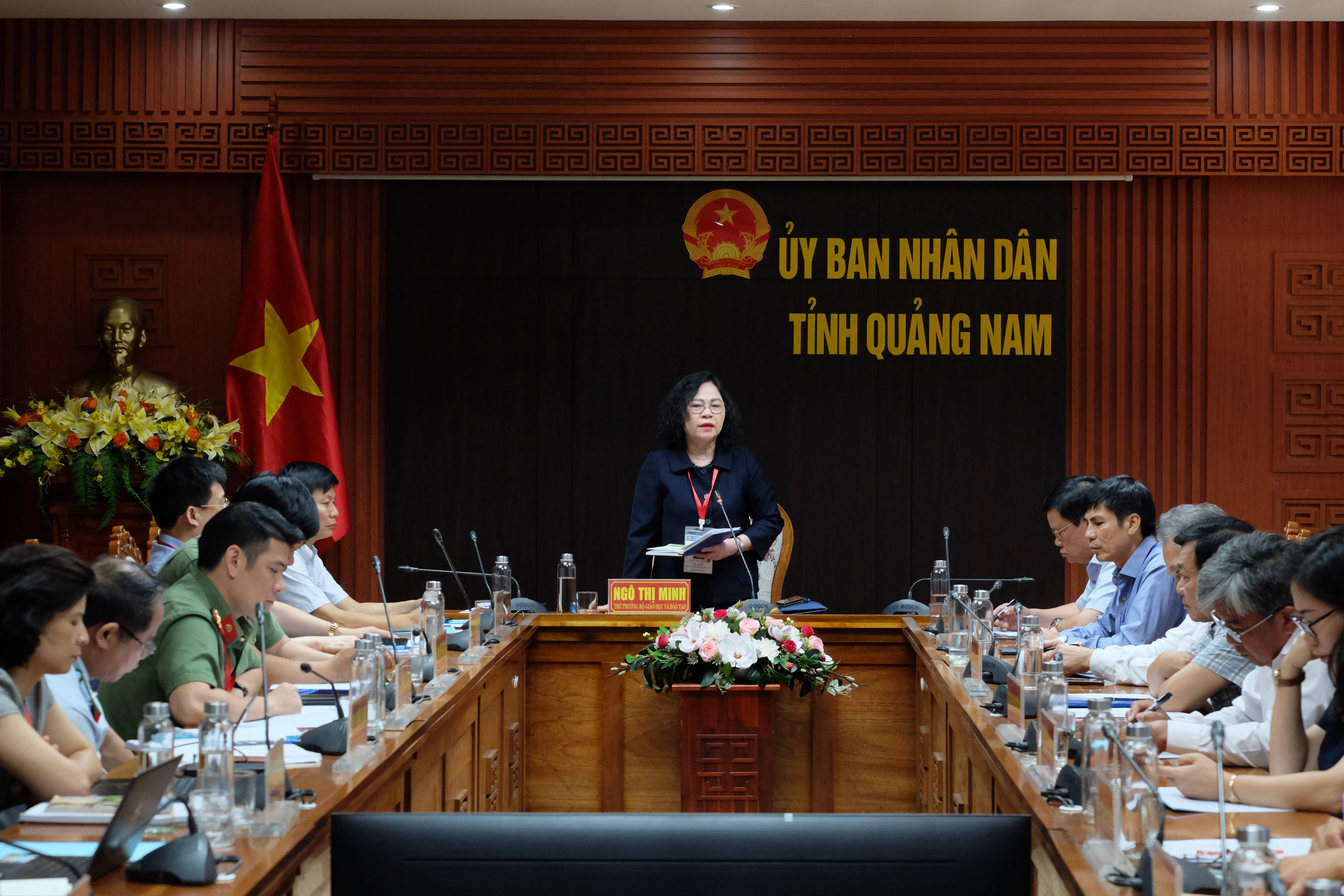 Thứ trưởng Ngô Thị Minh làm việc với Ban chỉ đạo thi tỉnh Quảng Nam. Ảnh: Hoàng Vinh.