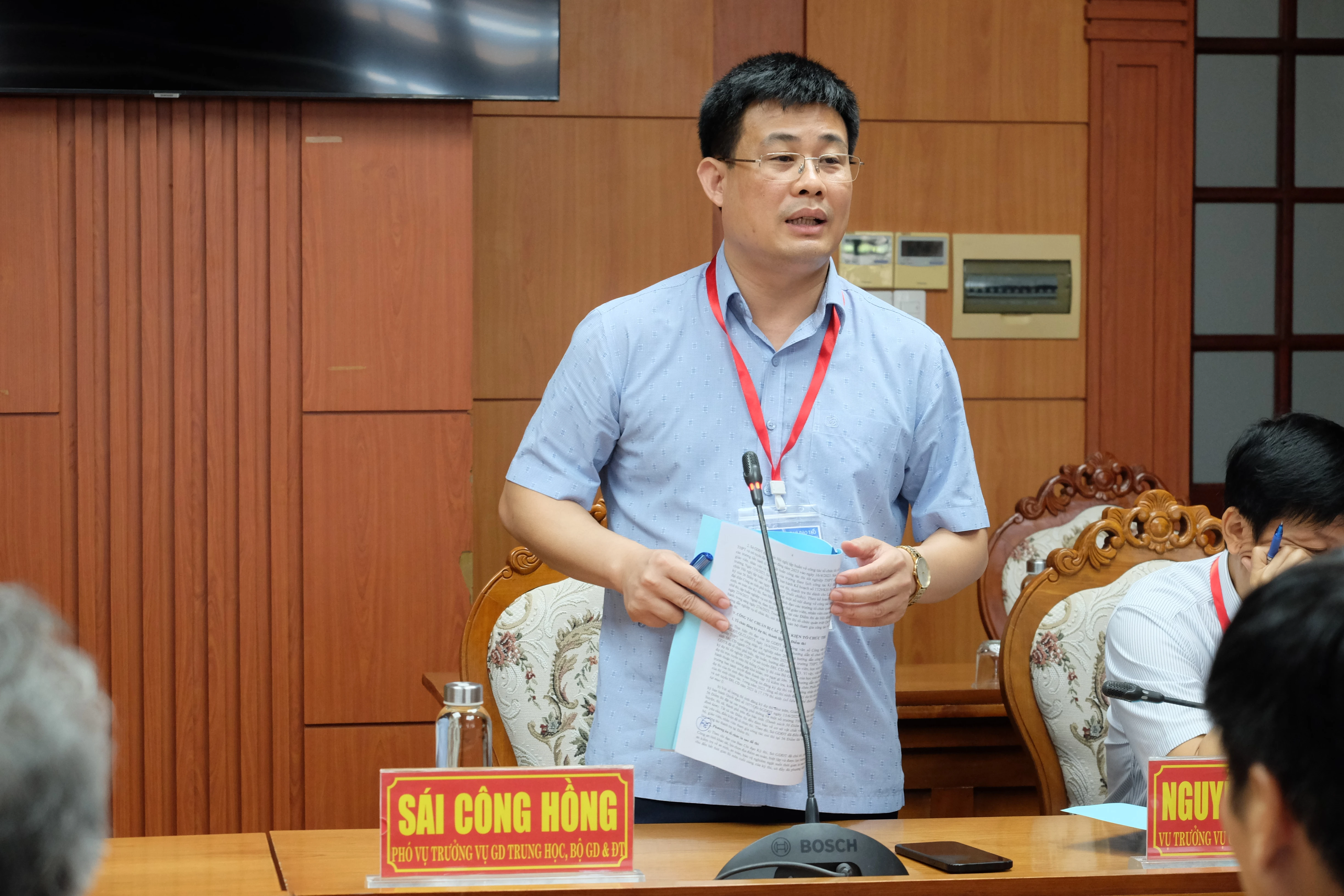 Ông Sái Công Hồng – Phó Vụ trưởng Vụ Giáo dục Trung học Bộ GD&amp;ĐT nêu ý kiến tại buổi làm việc. Ảnh: Hoàng Vinh.