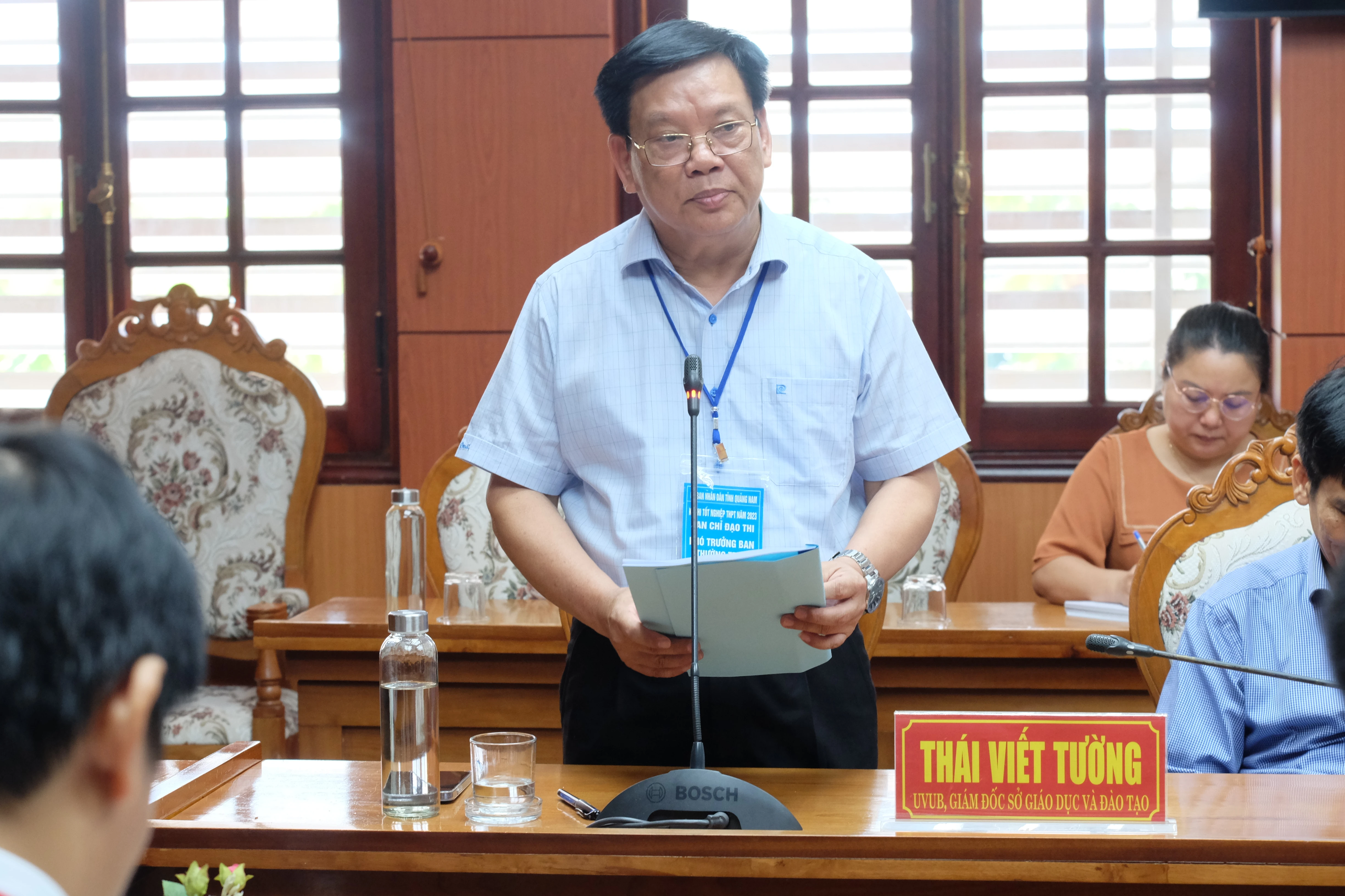 Ông Thái Viết Tường - Giám đốc Sở GD&ĐT, Phó Trưởng Ban thường trực, Ban Chỉ đạo Kỳ thi tốt nghiệp THPT tỉnh Quảng Nam báo cáo tại buổi làm việc. Ảnh: Hoàng Vinh.