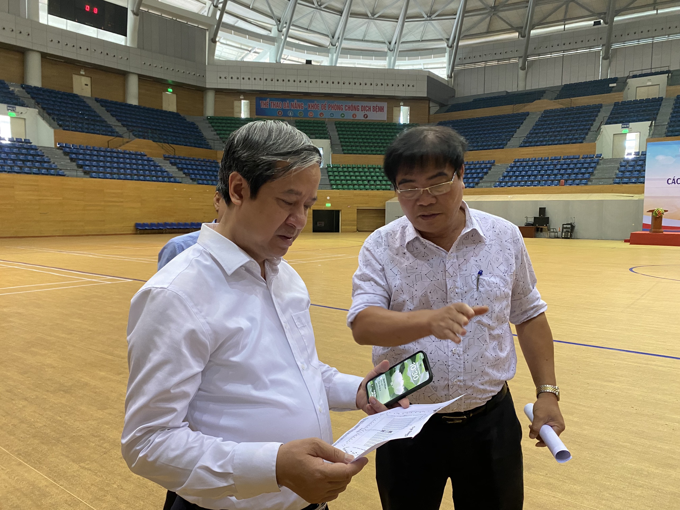 Ông Nguyễn Trọng Thao - Phó Giám đốc Sở Văn hoá Thể thao TP Đà Nẵng trình bày với Bộ trưởng Nguyễn Kim Sơn về sơ đồ tổ chức Đại hội tại Cung thể thao Tiên Sơn. Ông Nguyễn Trọng Thao - Phó Giám đốc Sở Văn hoá Thể thao TP Đà Nẵng trình bày với Bộ trưởng Nguyễn Kim Sơn về sơ đồ tổ chức Đại hội tại Cung thể thao Tiên Sơn.