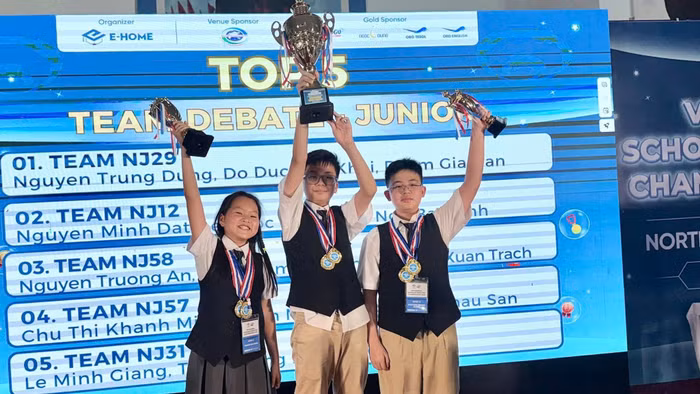 Nam sinh lớp 6 đạt IELTS 8.0 từ lần thi đầu tiên 