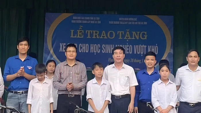 Thầy Đặng Bá Hải - Phó Hiệu trưởng Trường THCS&THPT Dân tộc nội trú Hà Tĩnh.