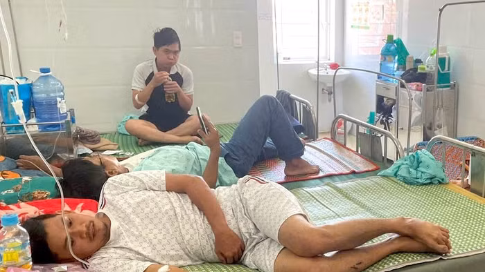 Các bệnh nhân điều trị tại bệnh viện nghi ngộ độc sau khi ăn bánh mì.