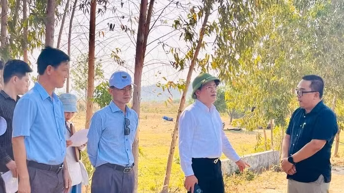 Chủ tịch UBND tỉnh Gia Lai kiểm tra các dự án nông nghiệp và sản xuất thức ăn chăn nuôi khu vực phía Tây. Ảnh: Phương Dung.