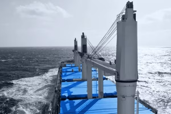 Nga cảnh cáo khai hỏa vào tàu ‘Hạm đội Bóng tối’ phương Tây