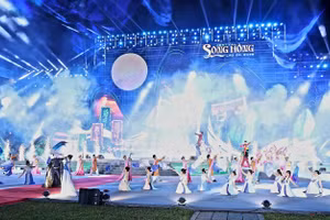 Chương trình nghệ thuật khai mạc Festival với chủ đề "nơi con Sông Hồng chảy vào đất Việt".