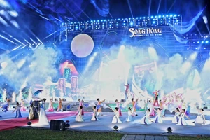 Chương trình nghệ thuật khai mạc Festival với chủ đề "nơi con Sông Hồng chảy vào đất Việt".